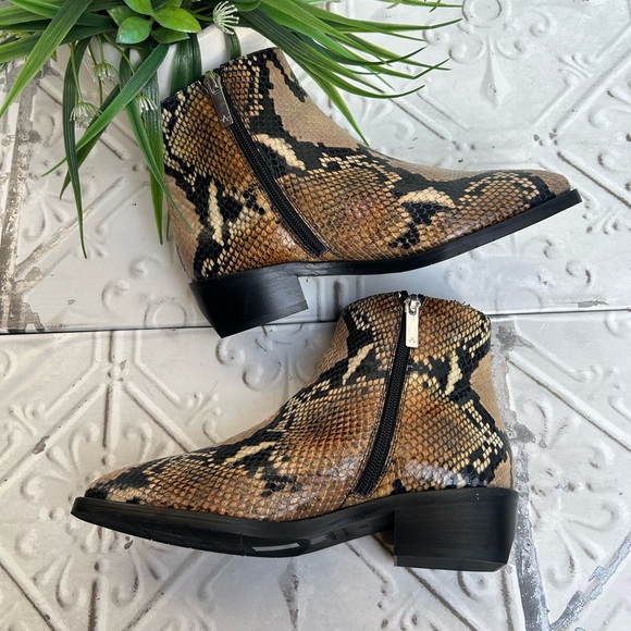 Aquatalia
Faelynn Snakeskin-Embossed Leather Ankle Boots women size 6.5 new - Picture 6 of 16